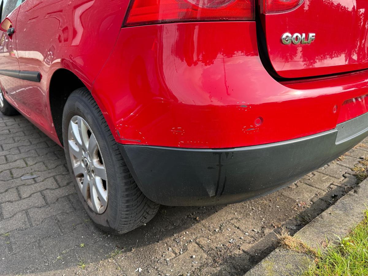 VW Golf V original Stoßstange Stoßfänger hinten LY3D Tornadorot BJ04